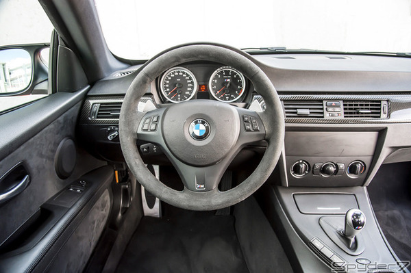 「M3 GTS」（2010）「E92型」をベース。排気量を4リットルに拡大、直6からV8へ変更されたエンジンはM3マニアに賛否両論を巻き起こし、ハイパワーと引換に失ったものとは？M3にとって直6とは？　M3の未来を不安視する声も。4リットルV型8気筒最高馬力 420ps