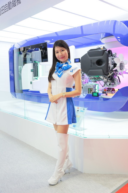 豊田自動織機ブースより（東京モーターショー15）