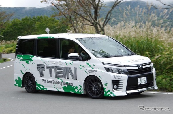 テイン ストリートアドバンスZ を装着したトヨタヴォクシー