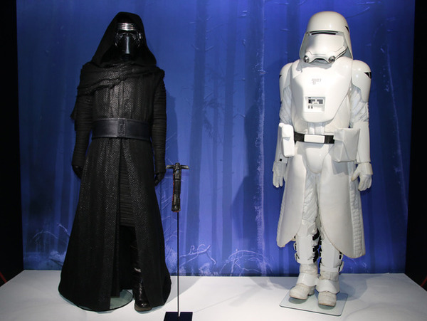 (C) Disney (C) & TM Lucasfilm Ltd. (C) 2015 Lucasfilm Ltd. & TM. All Rights Reserved.