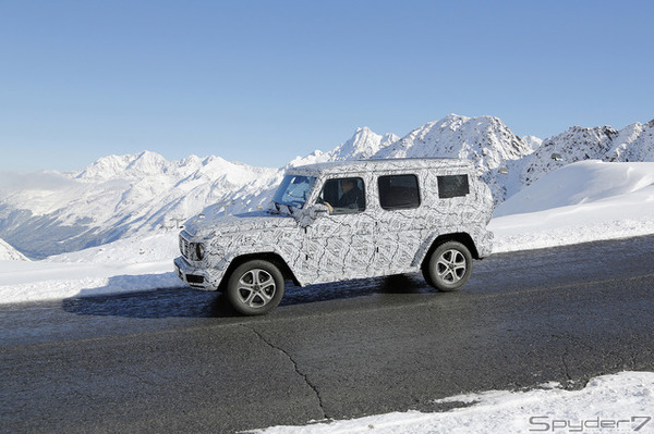 メルセデスゲレンデ次世代型、絶景の雪山を登った！