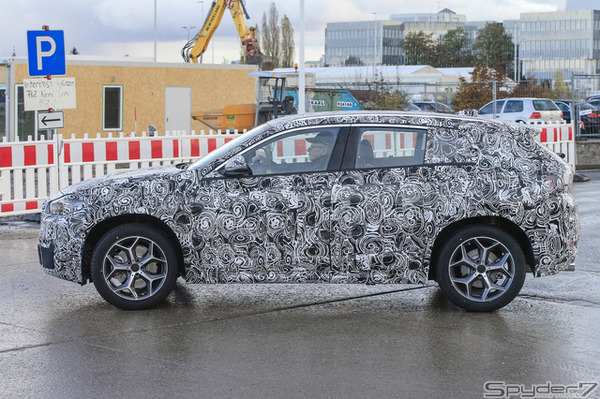 BMW X2市販型　スクープ写真
