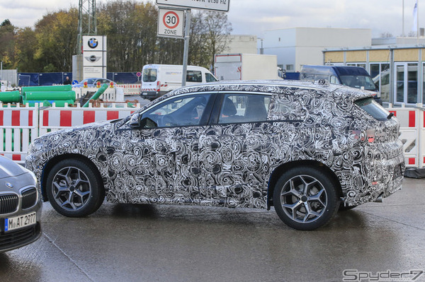 BMW X2市販型　スクープ写真