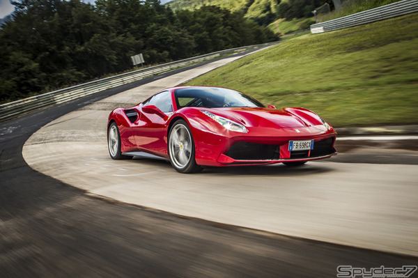 フェラーリ 488 GTB