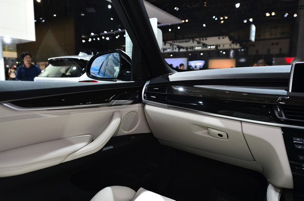 BMW X5 xDrive40e（東京モーターショー15）