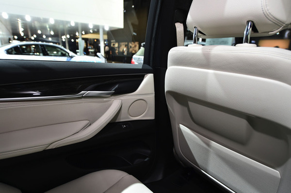 BMW X5 xDrive40e（東京モーターショー15）