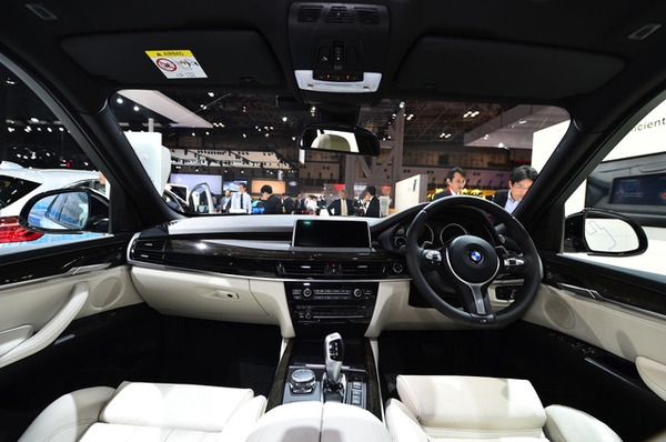BMW X5 xDrive40e（東京モーターショー15）