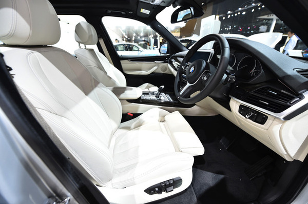 BMW X5 xDrive40e（東京モーターショー15）