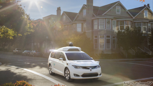 Google×FCA、完全自動運転対応クライスラー「パシフィカ ハイブリッド」プロトタイプ公開！