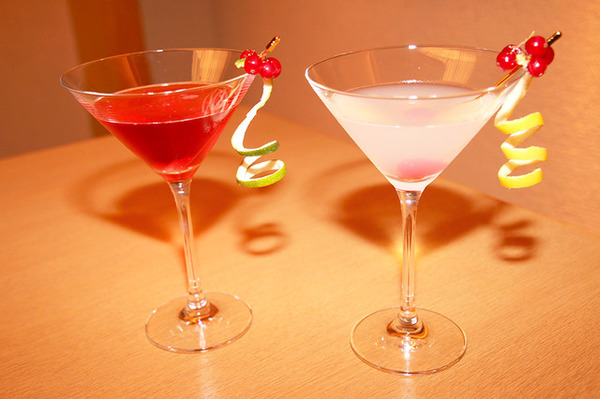 「“イヤーエンド＆ニューイヤー” スペシャルアルコールカクテル（12/26～1/5）」（各￥1,800）