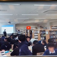 教材を事前配布することで、図書室も授業に活用できる