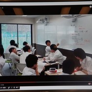 生徒が自主的にコミュニケーションして問題解決に向かう