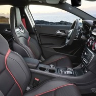 改良新型メルセデスAMG GLA45 4MATIC