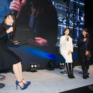 左から、MCの藤本えみり氏、モータージャーナリストの飯田裕子氏、藤島知子氏