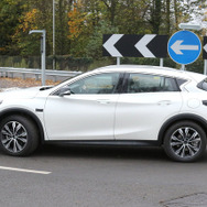 インフィニティ QX30 スクープ写真