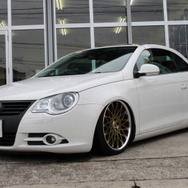 オープンカーという条件の中で狙ったサウンドを引き出すためにさまざまな工夫が施されたVW EOS。