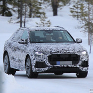 アウディ　Q8 vs Q7スクープ写真