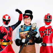 『手裏剣戦隊ニンニンジャーVSトッキュウジャー THE MOVIE 忍者・イン・ワンダーランド』「ニンニンジャーＶＳトッキュウジャー」製作委員会 (C) テレビ朝日・東映ＡＧ・東映
