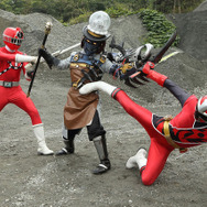 『手裏剣戦隊ニンニンジャーVSトッキュウジャー THE MOVIE 忍者・イン・ワンダーランド』「ニンニンジャーＶＳトッキュウジャー」製作委員会 (C) テレビ朝日・東映ＡＧ・東映