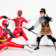 『手裏剣戦隊ニンニンジャーVSトッキュウジャー THE MOVIE 忍者・イン・ワンダーランド』「ニンニンジャーＶＳトッキュウジャー」製作委員会 (C) テレビ朝日・東映ＡＧ・東映
