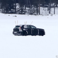 ボルボ　XC40スクープ写真