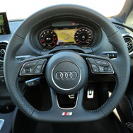 アウディ A3スポーツバック 1.4TFSI スポーツ