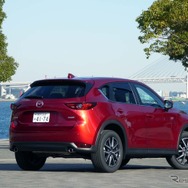 2代目「CX-5」のリアビュー。グレードは2.2LディーゼルターボはXDプロアクティブ2WD