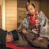 市川猿之助＆佐藤浩市／『花戦さ』（C）2017「花戦さ」製作委員会　