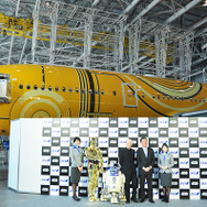 アンソニー・ダニエルズ／C-3POのデザインを模したANAのジェット機のお披露目式