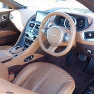 アストンマーティン DB11