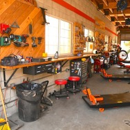 米国カリフォルニア・ロサンゼルス市内にある「Lucky Wheels Garage」。センスの光るカスタムバイクを数多く手がけてきた。