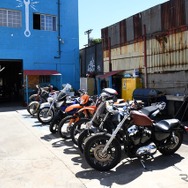 米国カリフォルニア・ロサンゼルス市内にある「Lucky Wheels Garage」。センスの光るカスタムバイクを数多く手がけてきた。