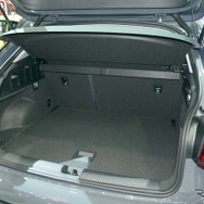 「Q2」のカーゴルームは5人乗車時でも405Lもの大容量を確保する