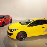 ルノー メガーヌ ルノースポール273 ファイナルエディション（左）と、限定車の「パックスポール」（右）