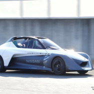 日産 ブレードグライダーに袖ヶ浦サーキットで試乗。驚きのコーナリング性能の理由とは