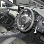 新型『GLA』の運転席