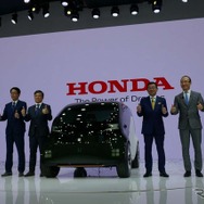 ホンダの役員による記念撮影