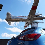 三重県の横山商店にて、コンベア旅客機とコラボ。