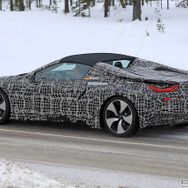 BMW i8 スパイダー/クーペ改良新型 スクープ写真