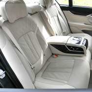 BMW 7シリーズ 新型（740i）