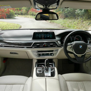 BMW 7シリーズ 新型（740i）