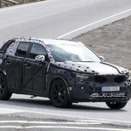 ボルボ　XC40 スクープ写真