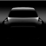 2019年発売か!? テスラ新型EVコンパクトSUV、姿現す！
