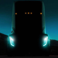 2019年発売か!? テスラ新型EVコンパクトSUV、姿現す！