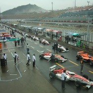 多くの台数が集まったFIA-F4初年度の2015年。#36 坪井翔選手（写真手前）が初年度のチャンピオンに輝いた。