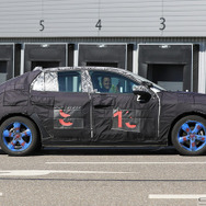 Lynk ＆ Co ジーリー　03 スクープ写真