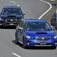 テストコース内を走行中の「ツーリングアシスト」搭載のプロトタイプ(後続車)