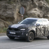 ボルボ XC40 スクープ動画