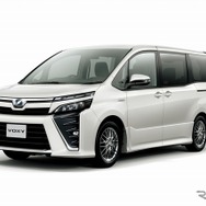 トヨタ ヴォクシー ZS（ハイブリッド車）