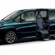 トヨタ ヴォクシー ウェルキャブ サイドリフトアップチルトシート車 ZS（2WD）